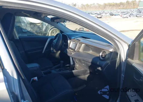 2018 Toyota Rav4 Hybrid Le z USA, uszkodzony, nr VIN JTMRJREV4JD198007